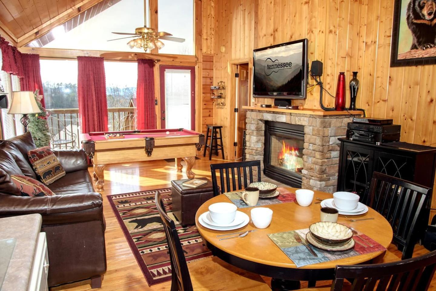 Holiday home Views I Mins To Dollywood I Hot Tub I Pool Table