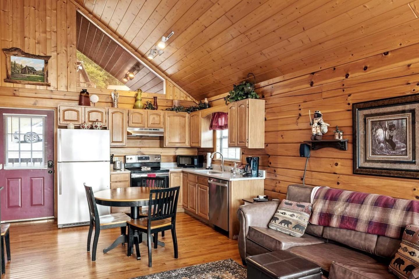 Holiday home Views I Mins To Dollywood I Hot Tub I Pool Table *