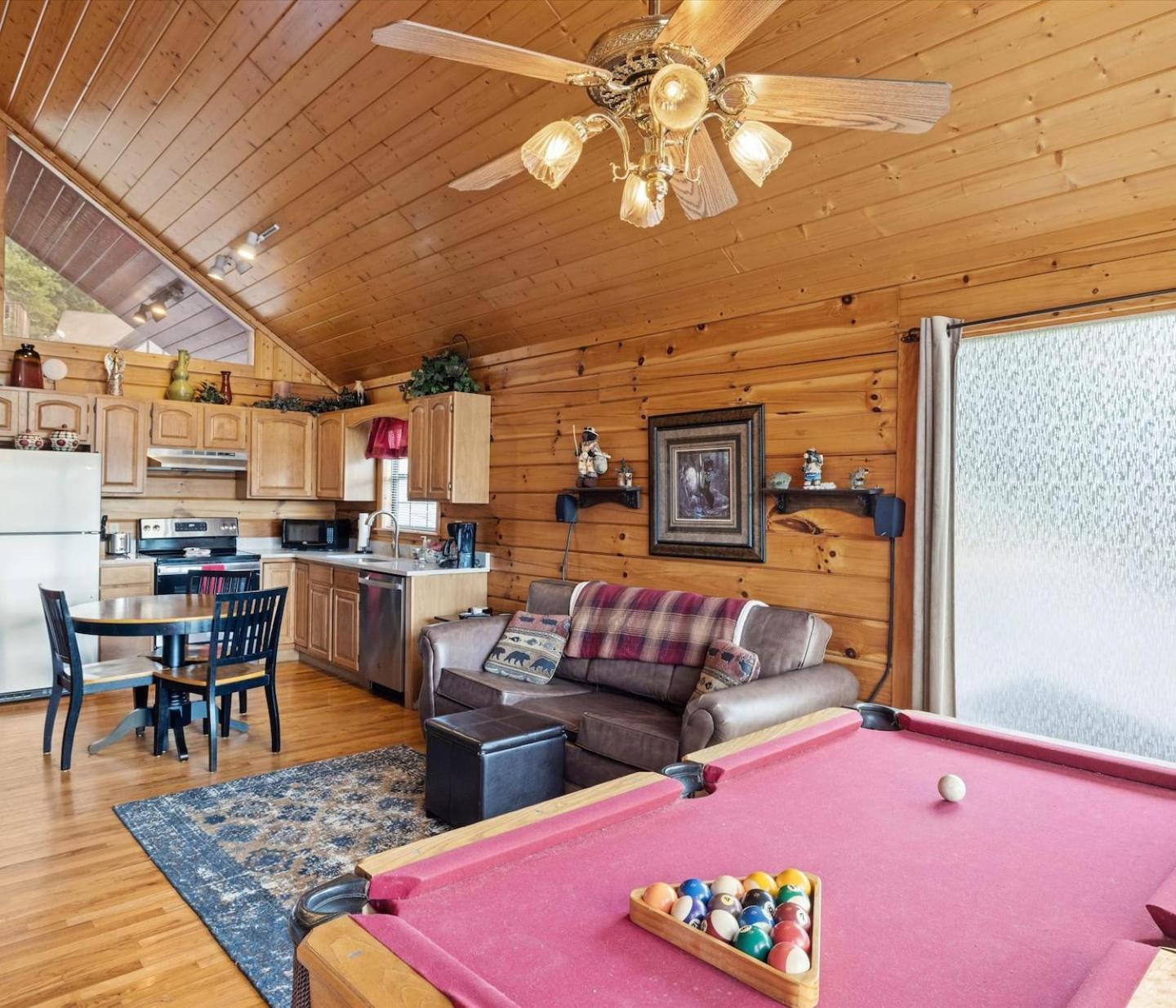 Views I Mins To Dollywood I Hot Tub I Pool Table Holiday home Sevierville