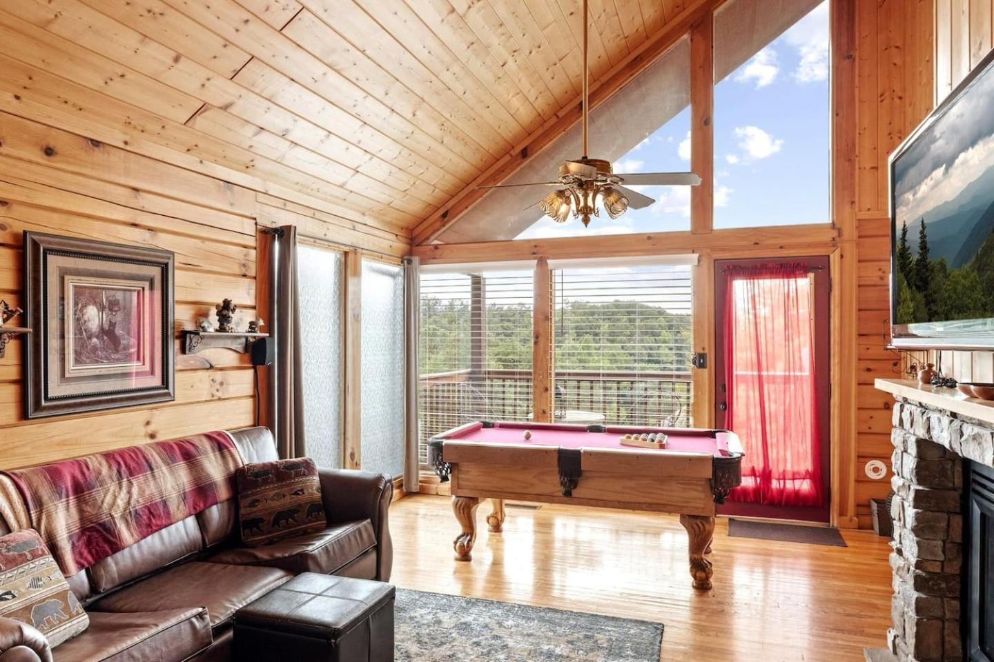 Views I Mins To Dollywood I Hot Tub I Pool Table * Sevierville