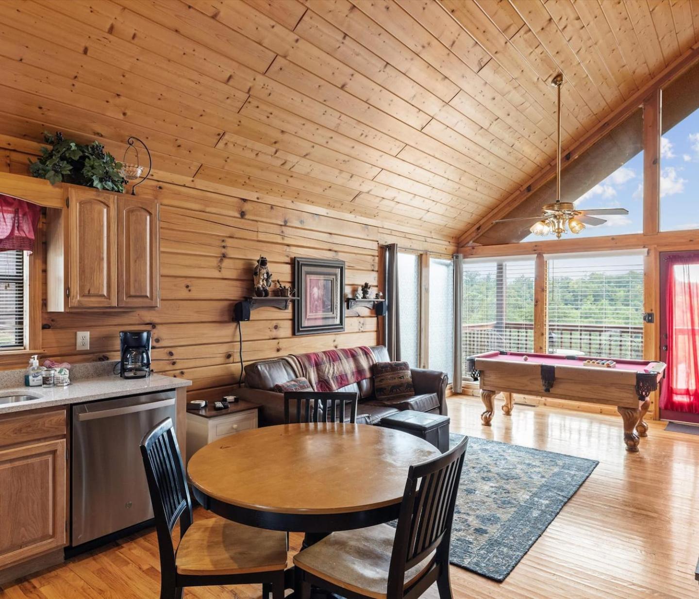 Holiday home Views I Mins To Dollywood I Hot Tub I Pool Table