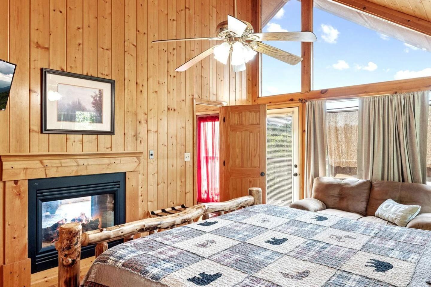 Holiday home Views I Mins To Dollywood I Hot Tub I Pool Table *