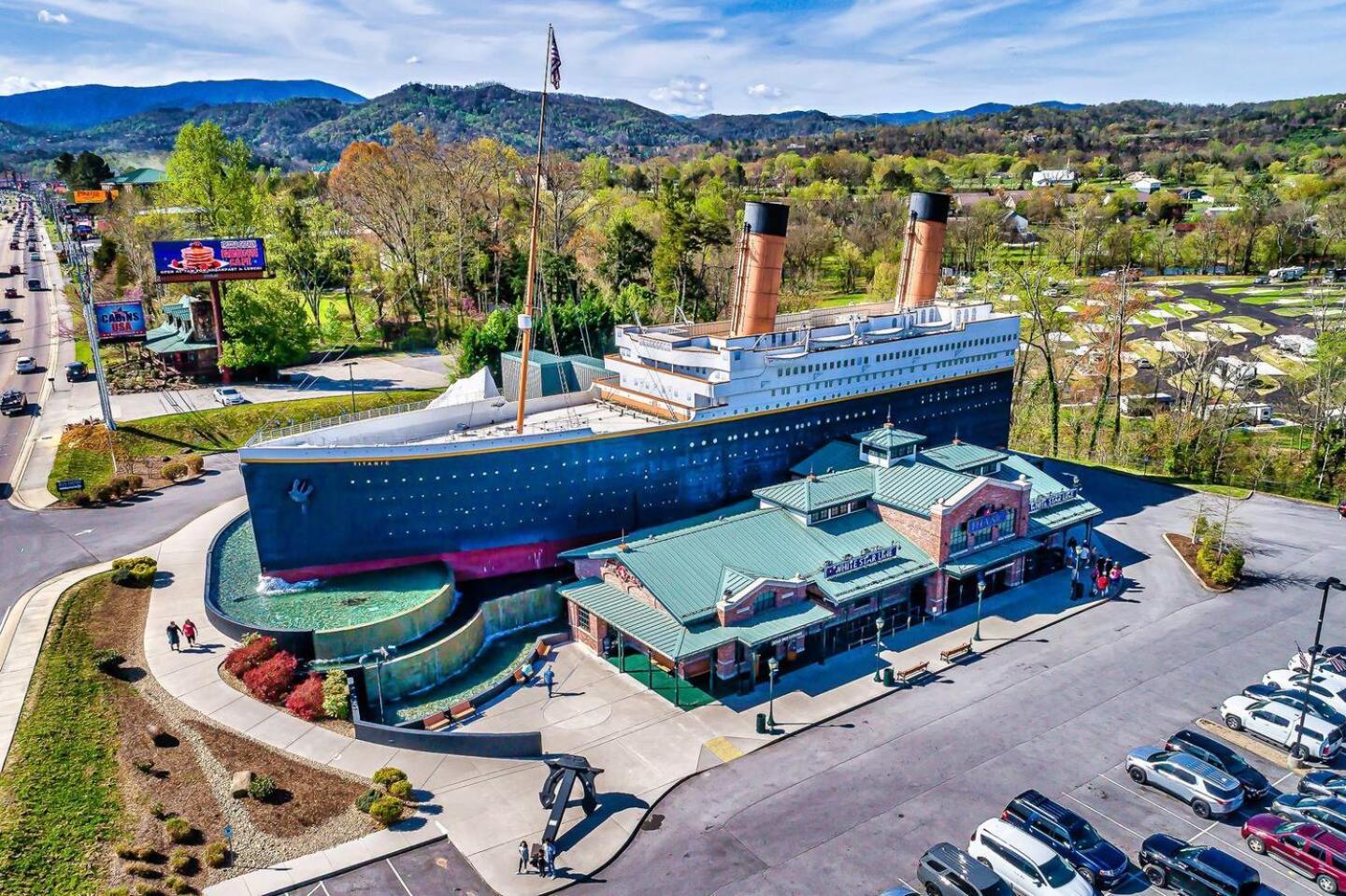 Holiday home Views I Mins To Dollywood I Hot Tub I Pool Table Sevierville