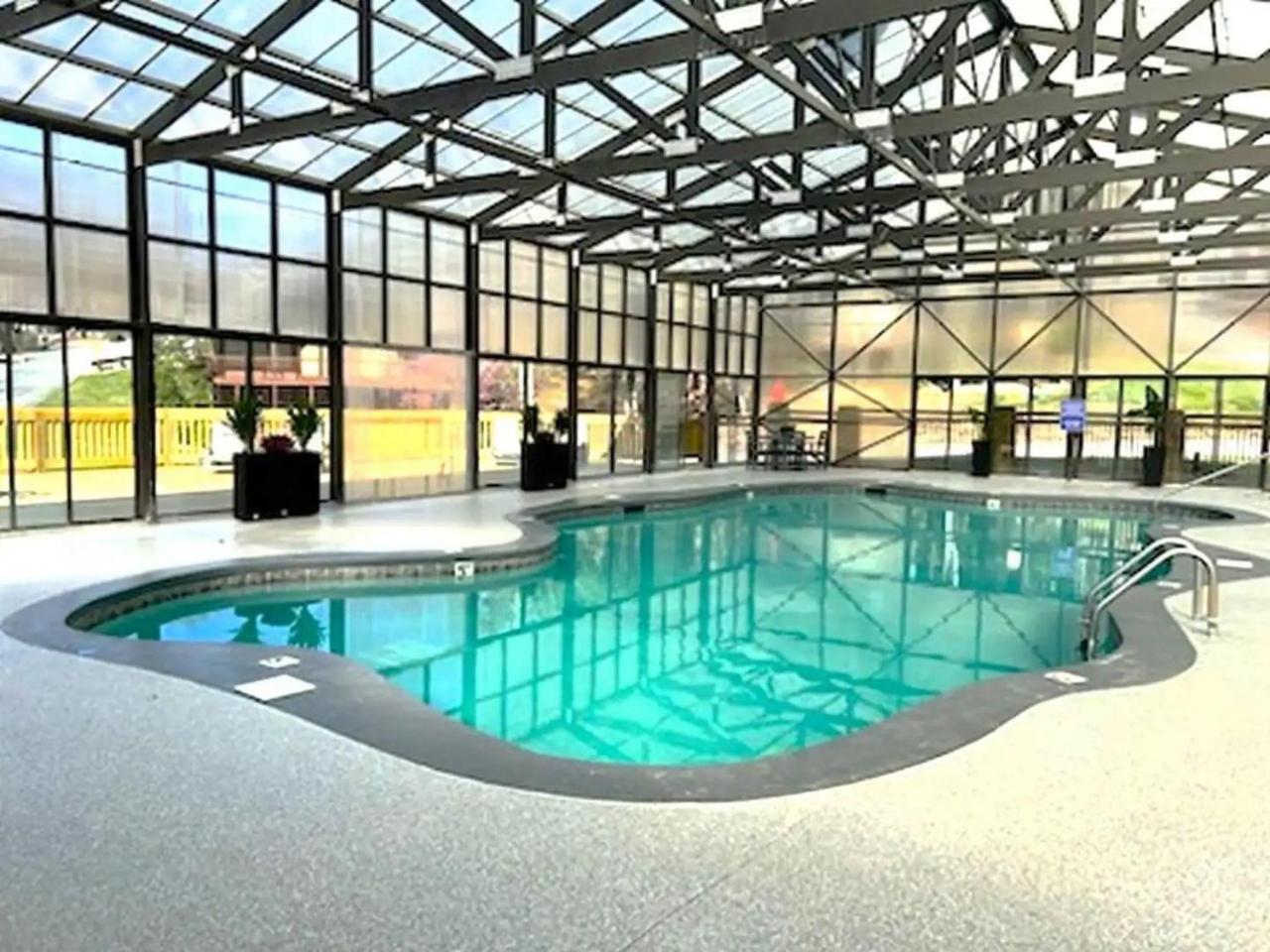 Views I Mins To Dollywood I Hot Tub I Pool Table Holiday home Sevierville