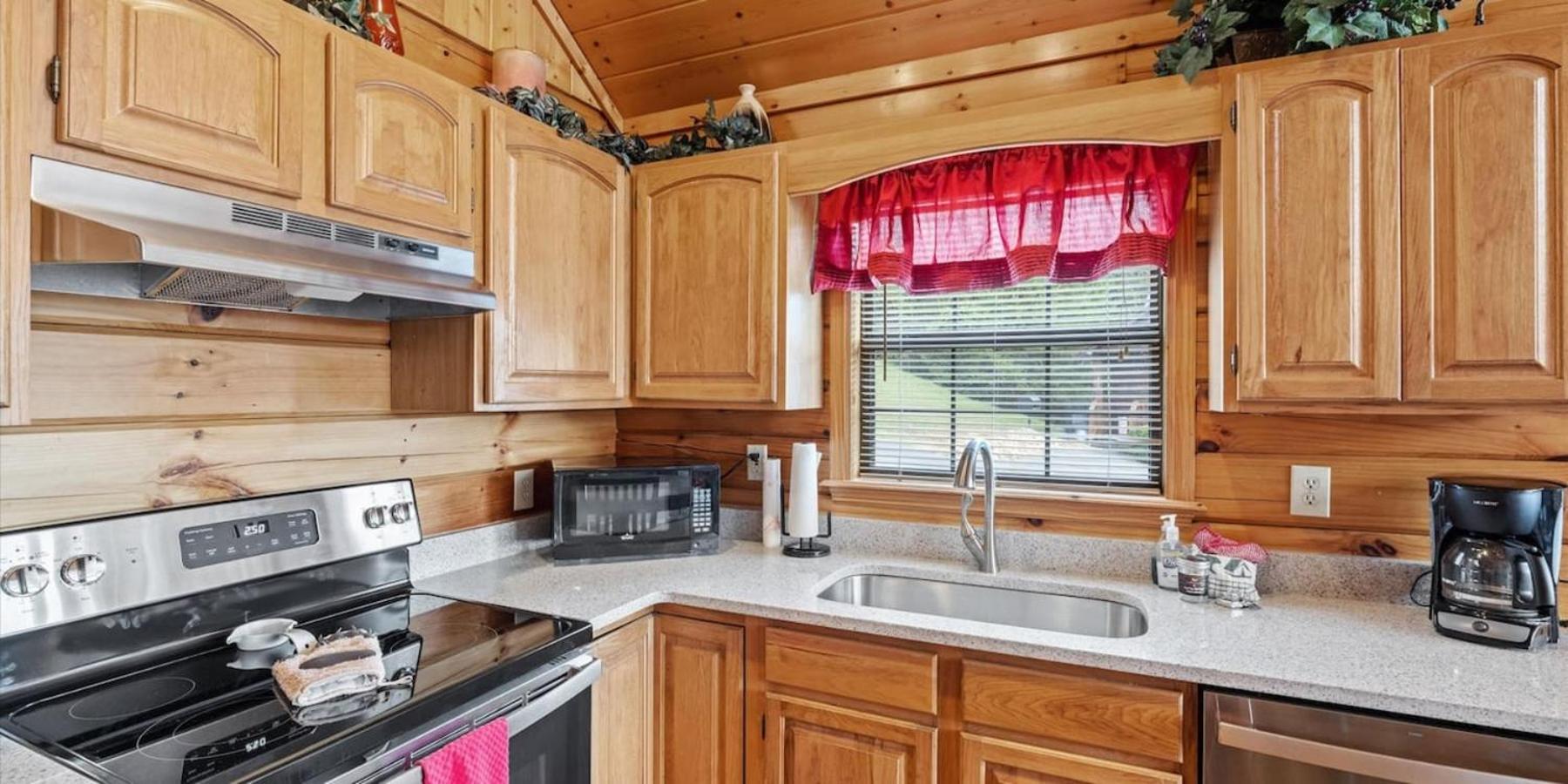 Holiday home Views I Mins To Dollywood I Hot Tub I Pool Table *